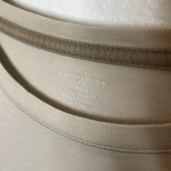 🧴Banana Republic Graphic Tee🧴 - Picture 4 of 5